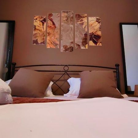 Theo Apartments 3 Артемида Екстериор снимка